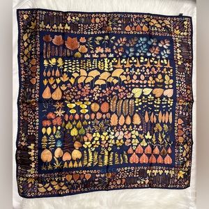 BUNDLE PRICE GUCCI Autumn Leaf Silk Scarf Leaf Pattern in pristine condition